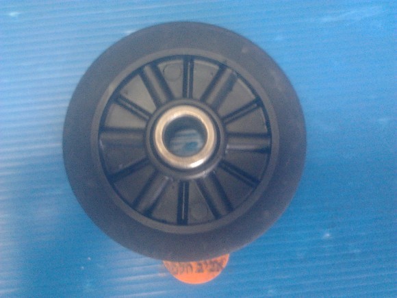 גלגל תומך דוד למייבשי כביסה באוקנט TRA6121, TRA5120, TRA4000, TRA4000, TRA5470, TRKK6670 ועוד, ווירפול AWZ1290, AWZ139, AWZ122, AWZ128, AWZ129, AWZ120, AWZ1350, ועוד, מקט G216