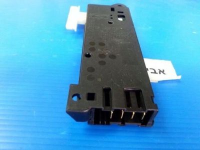 מפסק דלת 4 מגעים למכונות כביסה בלומברג WF6320 , 6310, מקט 000625