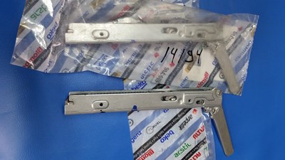 צירי דלת בקו, בלומברג