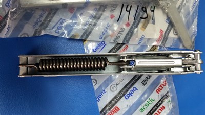 צירי דלת בקו, בלומברג