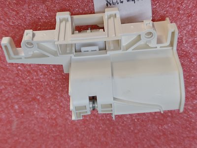 מנגנון דלת למדיחי בקו, בלומברג