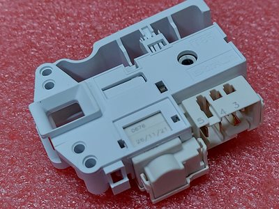 מפסק דלת מכונת כביסה אינדסיט BWE91284XW